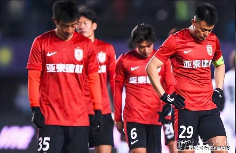 0-0遗憾降级!79年老牌俱乐部3年连降两级直落意丙,球员泪洒赛场 0-0遗憾降级!79年老牌俱乐部3年连降两级直落意丙,球员泪洒赛场