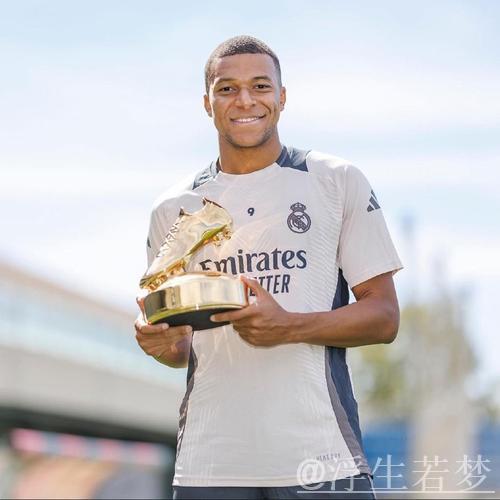 姆巴佩闪耀皇马！26岁射手荣膺赛季最佳：55场41球问鼎五大联赛头名