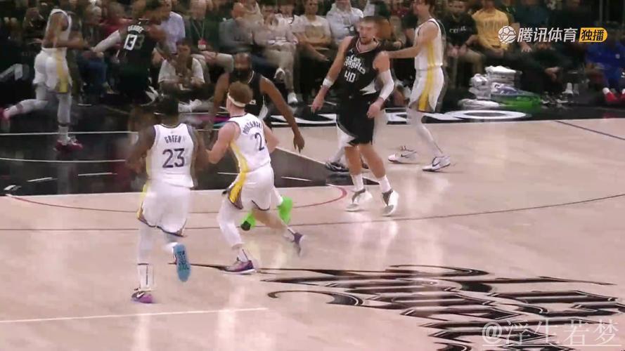 库里妙传助攻 波杰姆斯基双手灌篮