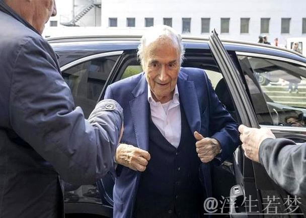 普拉蒂尼:FIFA拖欠我200万咨询费,布拉特轻松答应百万薪水要求 普拉蒂尼:FIFA拖欠我200万咨询费,布拉特轻松答应百万薪水要求