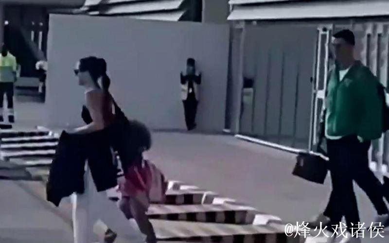 C罗携家人乘私人飞机告别卡塔尔伤心地 C罗携家人乘私人飞机告别卡塔尔伤心地